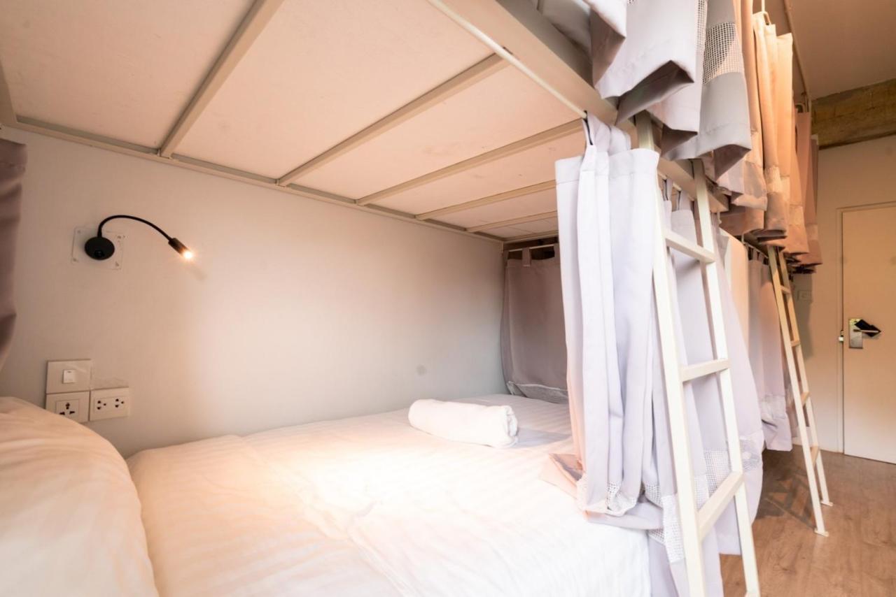 Bedspread Hostel (Adults Only) Bangkok Dış mekan fotoğraf